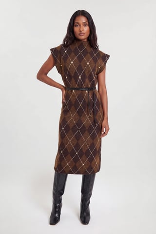 Karen Millen vestido midi de punto acogedor de mezcla de lana con estampado argyle, tachuelas y cinturón