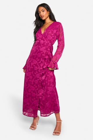 Boohoo Vestido largo cruzado con volantes y estampado floral devoré