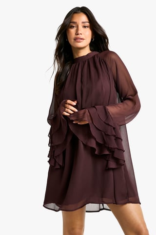 Boohoo Tall vestido de gasa con cuello alto, mangas voluminosas y diseño smock