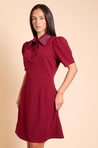 DP Luxe vestido mini de corte evasé con cuello de strass