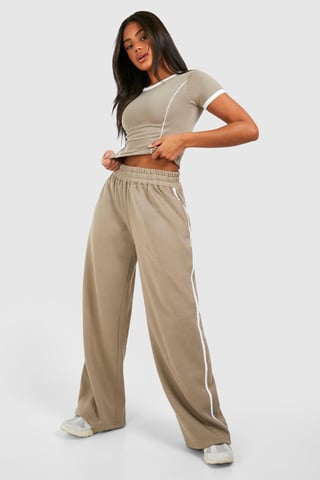 Boohoo conjunto de camiseta con detalle de vivo y jogger de pierna recta