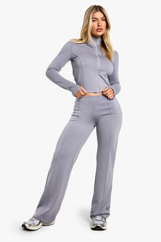 Chaqueta entallada con cremallera y pantalón de pierna ancha