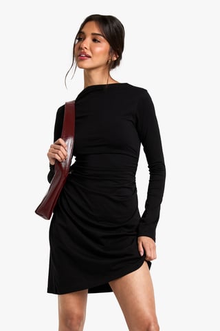 Vestido mini fruncido con escote abierto