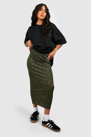 Falda midi de canalé con estampado de leopardo