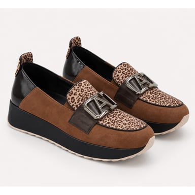 Mocasín Marrón Leopardo Cuña Adorno Metálico Montevita 105428