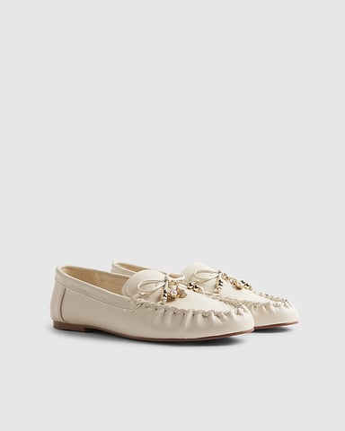 River Island Mocasines de mujer blancos con adorno de lazo de piel sintética