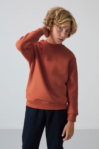 Sudadera juvenil de cuello redondo con bordado