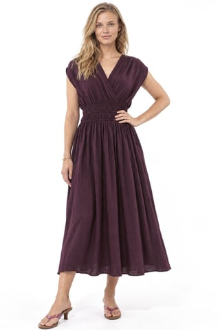 Vestido midi texturizado con escote en V