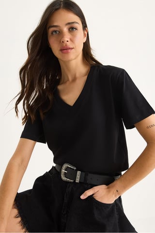 Camiseta de algodón peinado con cuello de pico Comfort Fit
