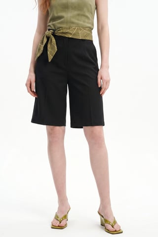 Pantalón corto de talle alto y pierna ancha de corte sastre
