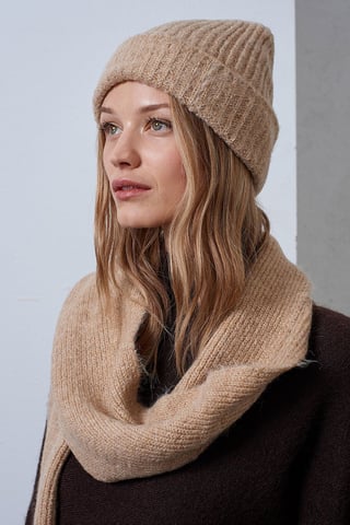 Conjunto de gorro, bufanda y guantes para mujer