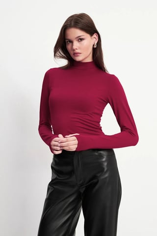 Bipantolon Body de mujer de corte slim con medio cuello alto