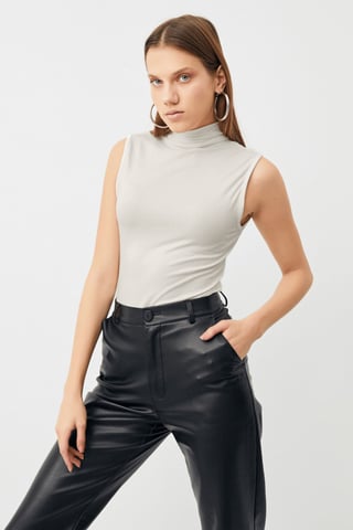 Bipantolon Blusa de mujer sin mangas con medio cuello alto
