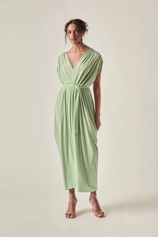 Vestido midi drapeado con espalda abierta – verde salvia