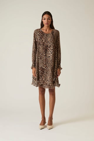 Vestido con estampado de leopardo y bajo ondulado