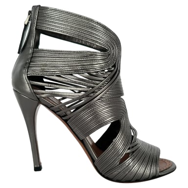 Alaïa Cage Wave stilettos de piel plateada
