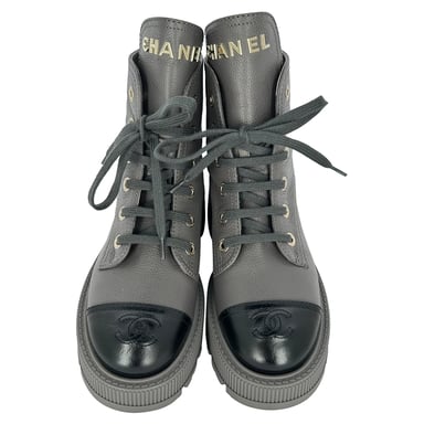 Chanel CC botas de combate con cordones de cuero gris