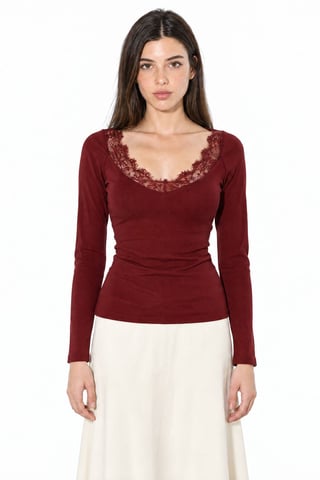 Blusa con escote de pico y detalles de encaje