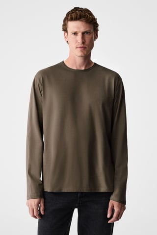 Camiseta de manga larga acanalada con cuello redondo