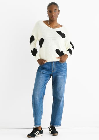 Jersey de punto blanco con cuello en V y corazón oversize