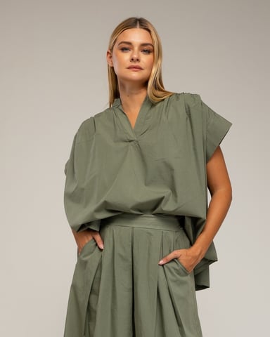 Top oversize de manga corta con pliegues