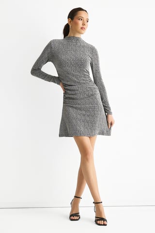 Minivestido elástico gris de cuello alto y tachuelas Hot Fix