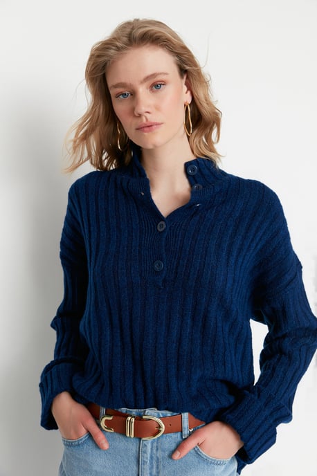 Trendyol Women's Straight Sweater - Image 2