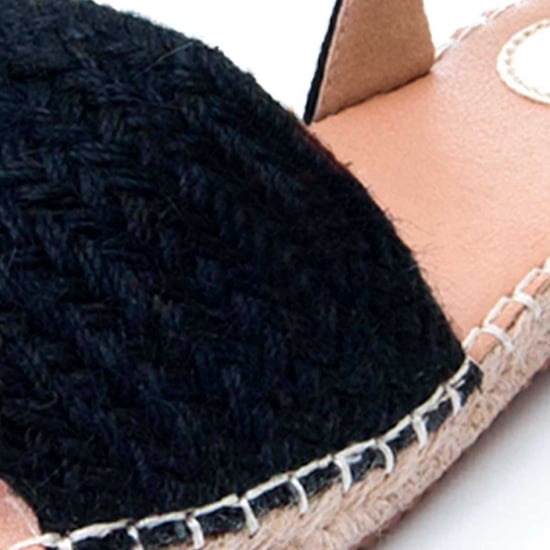 Sandalía Plana Montevita Yuttan4 en Negro - Image 6