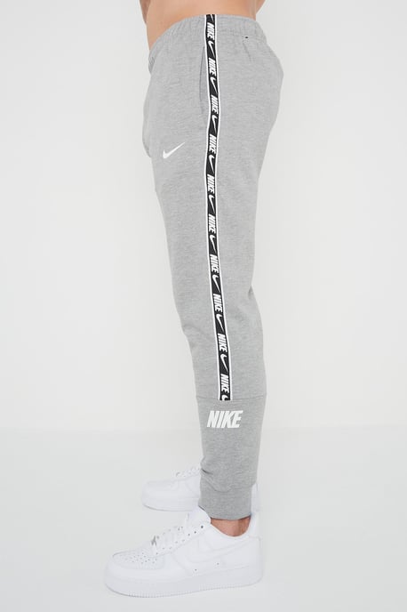 Nike Joggers de polar con puños y logo repetido en gris para hombre - Image 4