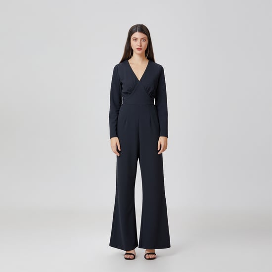 V-Cleavage jumpsuit - Image 4
