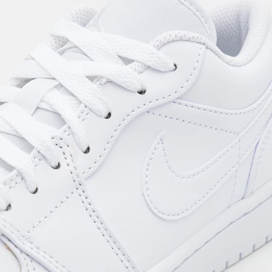 Zapatillas Nike Air Jordan 1 Low para hombre en blanco/blanco/blanco - Image 3