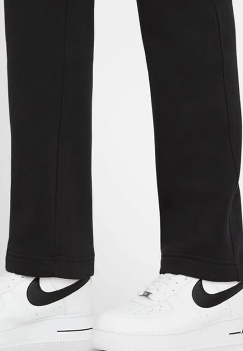 Joggers Nike Sportswear Club Fleece Openhem en negro - Image 5