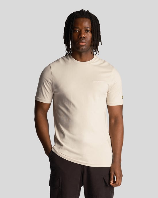 Camiseta color crema lisa con logo bordado de Lyle & Scott - Image 3