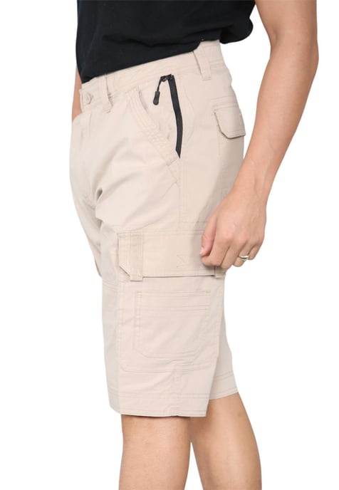 Shorts cargo de secado rápido con múltiples bolsillos para hombre en color arena - Image 3