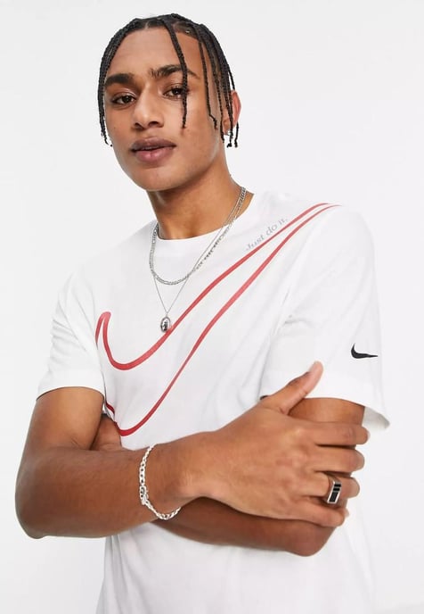 Camiseta Nike Sportswear para hombre con logo grande en blanco - Image 3