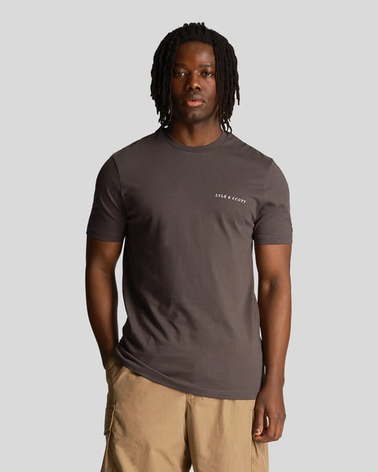 Camiseta lisa color bronce con logo bordado de Lyle & Scott - Image 1