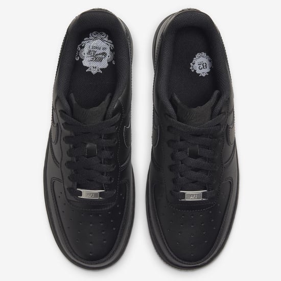 Zapatillas Nike Air Force 1 '07 para mujer en negro - Image 2