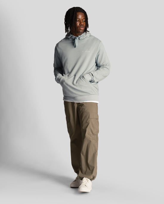 Sudadera con capucha bordada Lyle & Scott Loopback para hombres en azul - Image 2