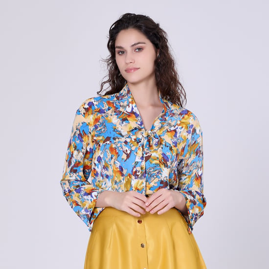 Ascot-tie blouse and abstract print - Image 1