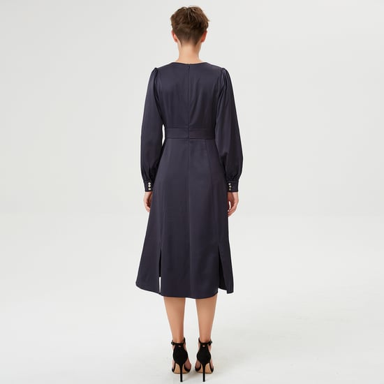 Adjusted and flared fluid blouse dress - Image 4