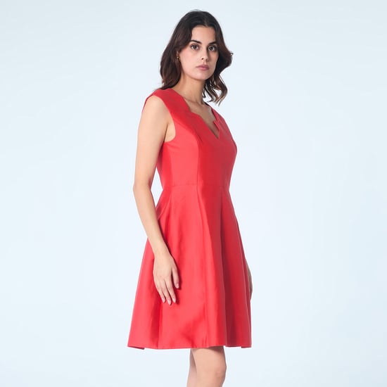 Fit-and-flare satin short dress square V neckline - Image 2