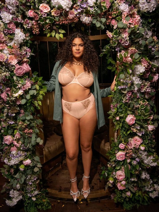 Namrah Bandless Plunge Bra - Image 2