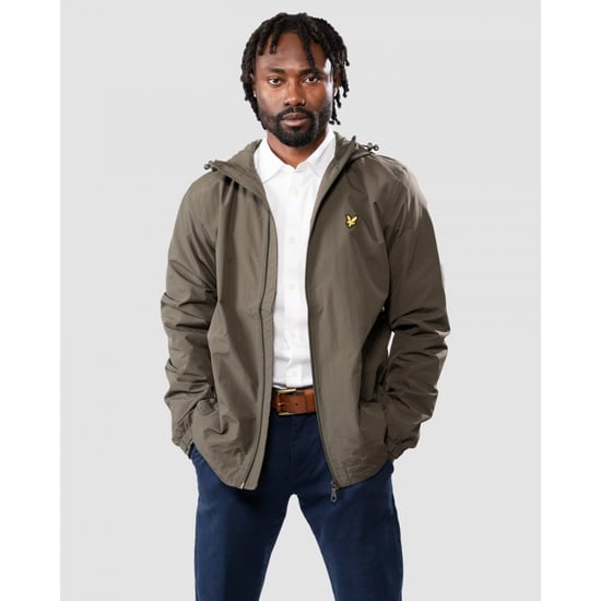 Chaqueta ligera corta con capucha en color verde oliva con la marca Lyle & Scott - Image 2