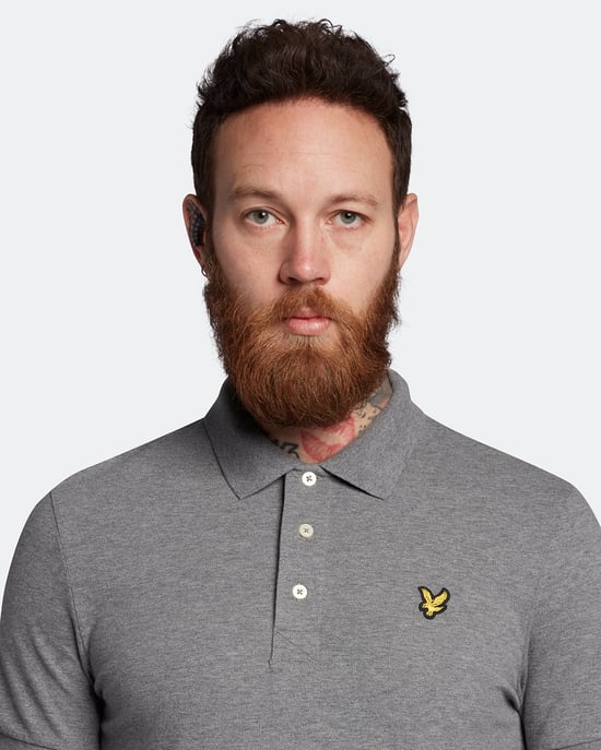 Polo liso gris jaspeado de Lyle & Scott - Image 4