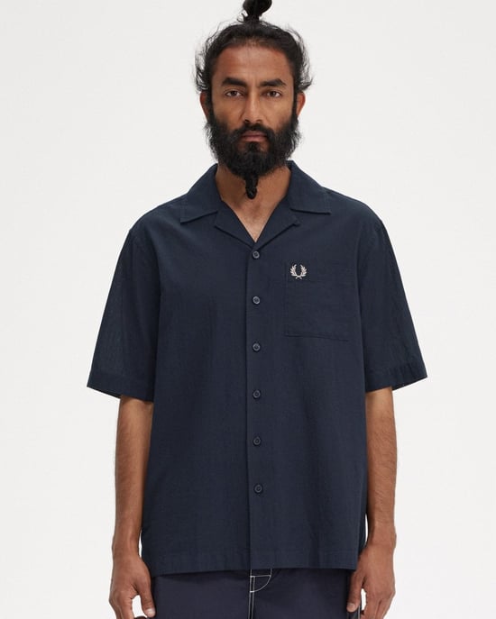 Camisa de manga corta con cuello revere de textura ligera para hombre Fred Perry - Image 1