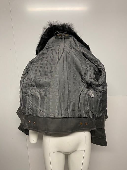 Gucci Jacket with Fur Collar Detail in Black Leather - Image 4