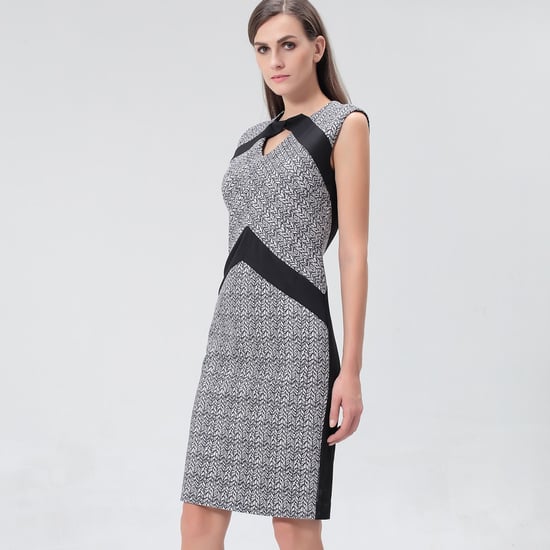 Fitted cocktail dress with geometric print and jersey garnish - Image 3