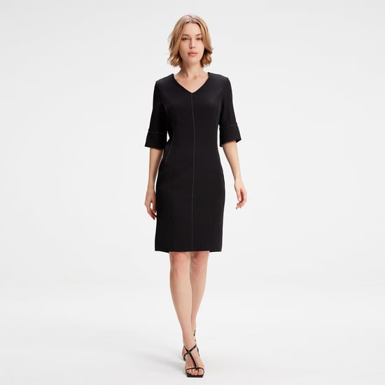 Short dress with contracted stitching - Image 2