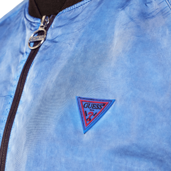 Chaqueta Guess para hombre con logotipo triangular clásico - Image 2