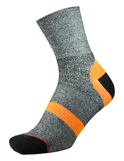 1000 Mile - Calcetines transpirables antiampollas de doble capa Approach Repreve para hombre - Carbón / Naranja - Image 1